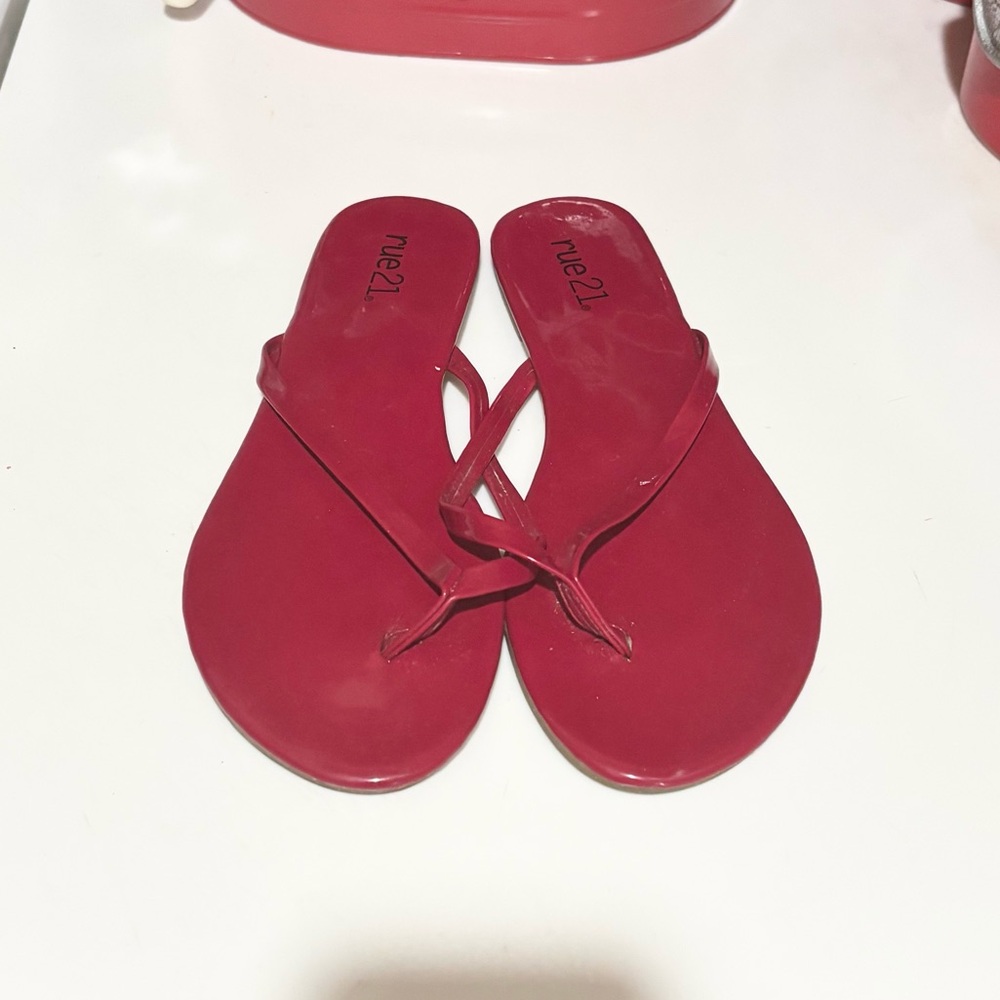 5/$15 MUST BUNDLE Rue21 Red Maroon Women's Sandals Flip Flops - Picture 4 of 6